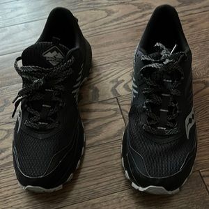 Saucing trail sneakers